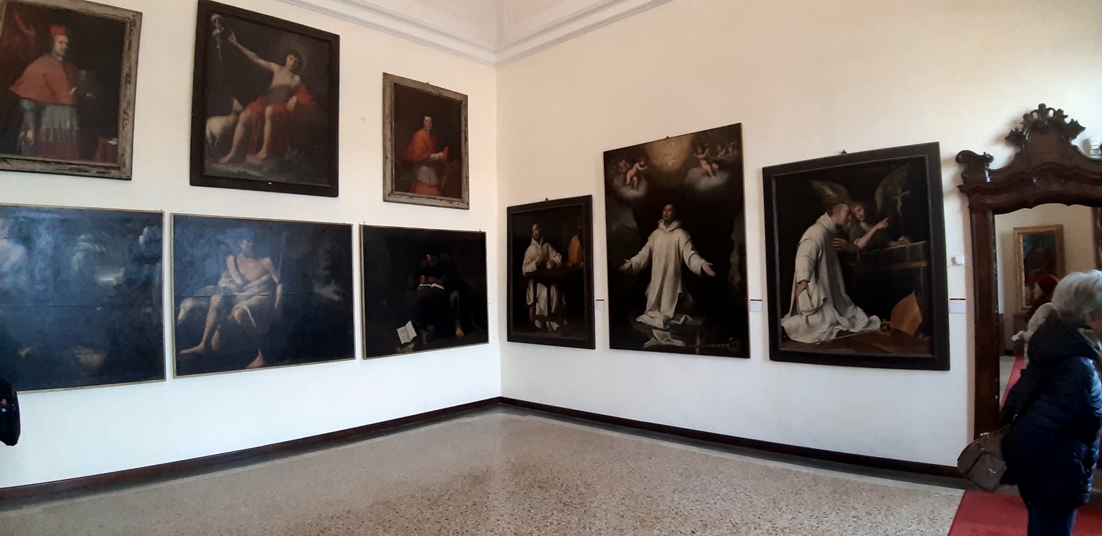 07_Quadri all' interno del Museo